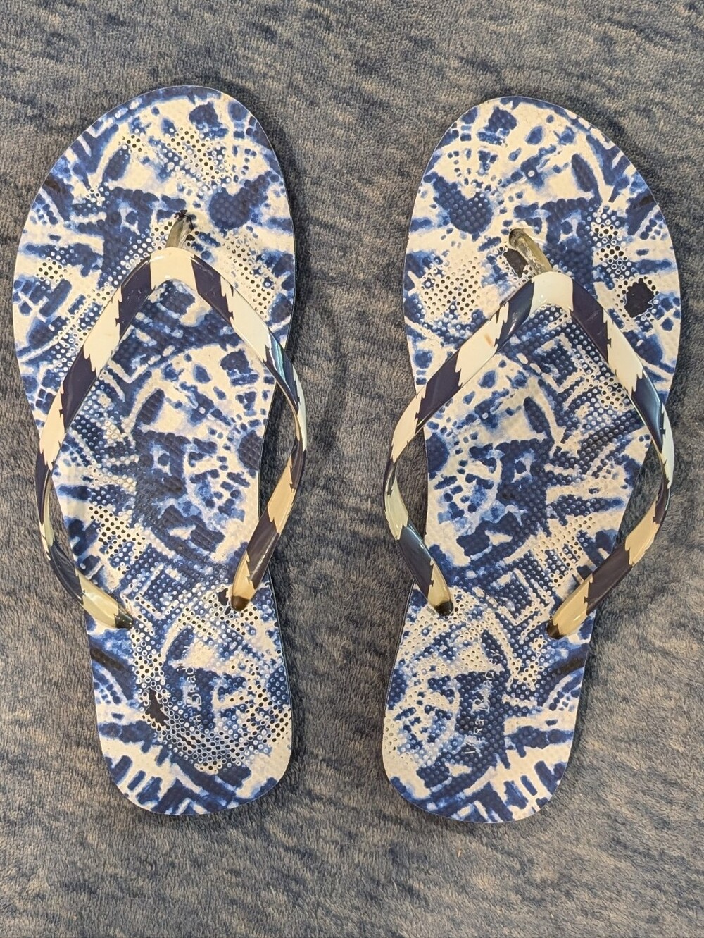 Vera Bradley Size 9.5/10 Raindrop Medallion Flip Flops
